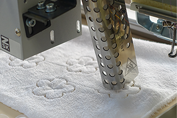 Fabric fringing cut on-machine with the ZSK Hot Air Cutting device